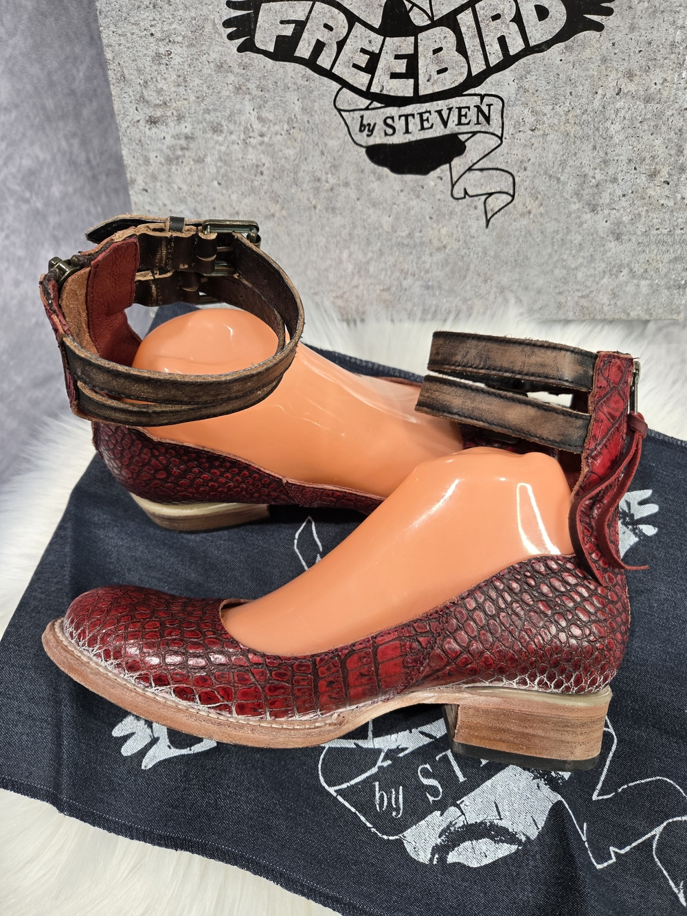 Freebird by Steven red croc-embossed flats Maribel - Picture 3 of 5